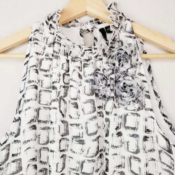 Essentials by Milano Smocked Sleeveless Blouse - Picture 2 of 12